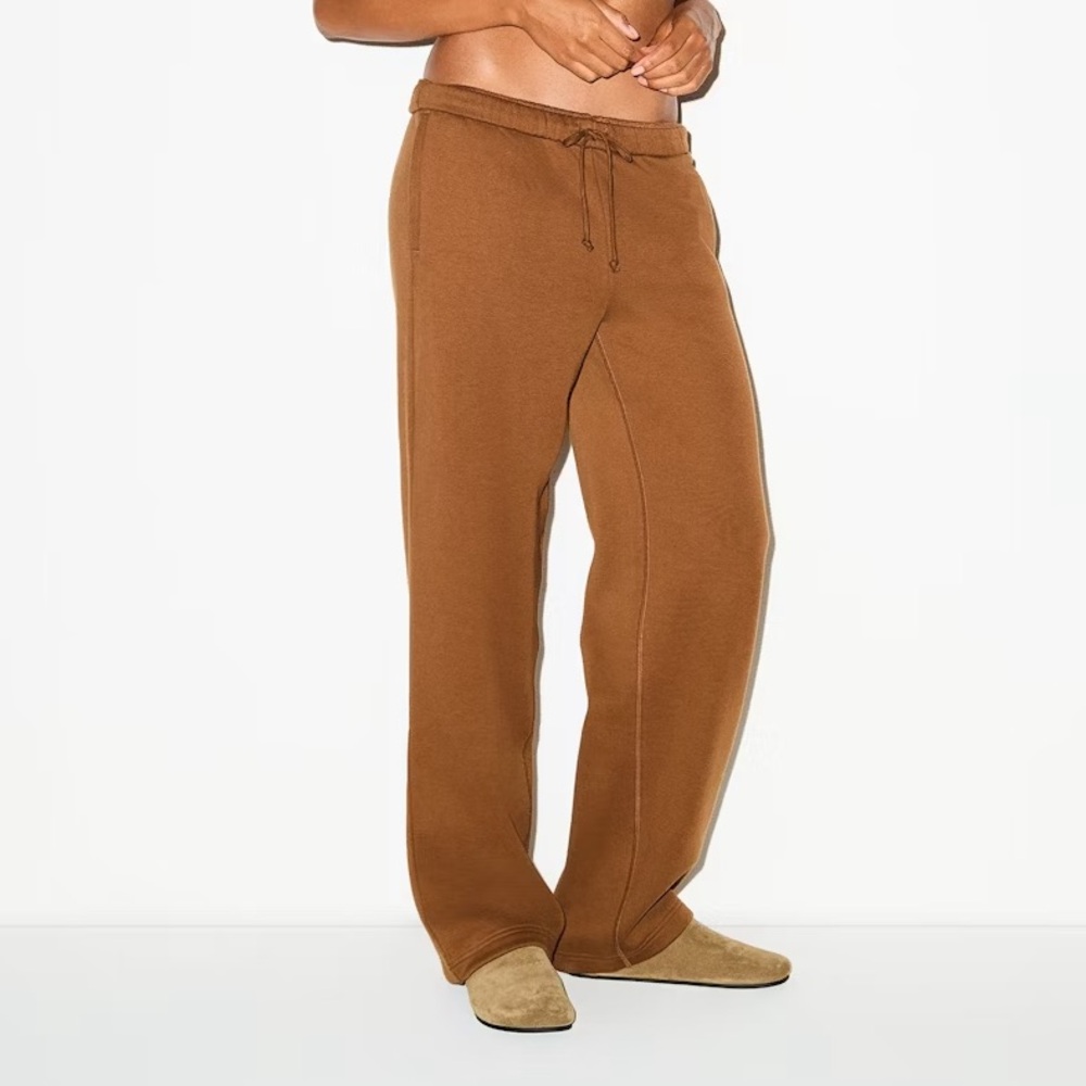 Skims Classic Hoodie and Straight Leg Pants - Picture 4 of 7